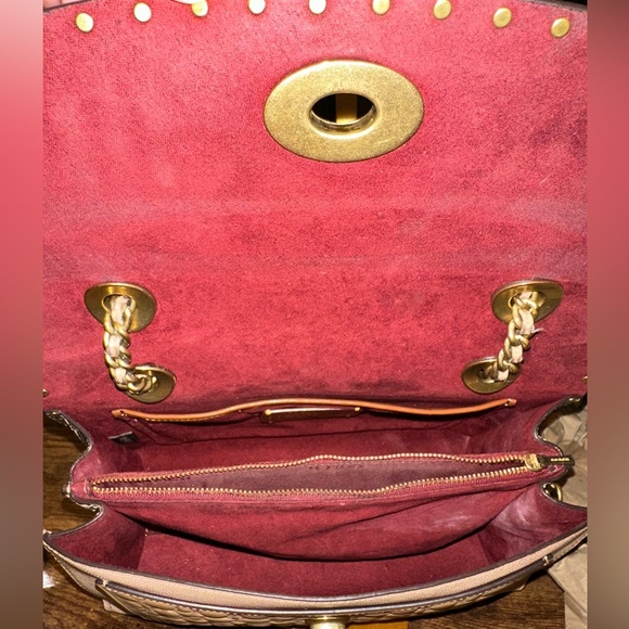 👜 Coach Parker Convertible Shoulder Bag – Beige  with Signature C Embossing - Picture 6 of 11